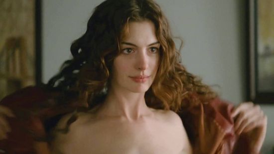ANNE HATHAWAY 'FEAR NOT'LA DÖNÜYOR