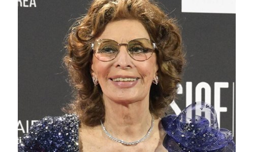 SOPHIA LOREN 86 YAŞINDA EN İYİ KADIN OYUNCU ÖDÜLÜNÜ KAZANDI