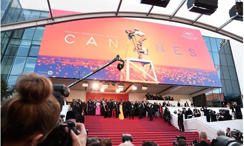 CANNES İLE VENEDİK  İNTERNETTEN  FESTİVALE KARŞI