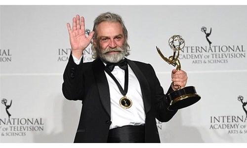 HALUK BİLGİNER 'EMMY'İ ALDI!