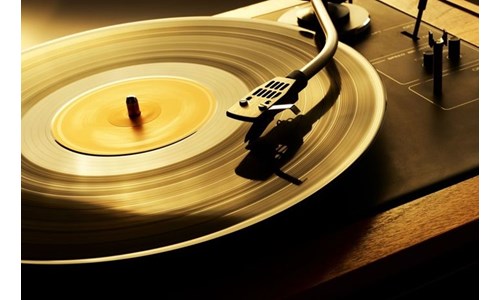 PLAKLAR MODA OLDU, KORSANLAR HAREKETE GEÇTİ