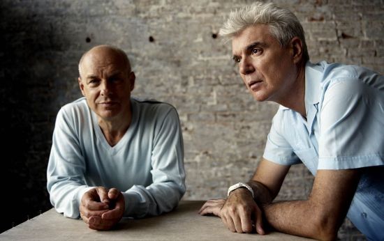 DAVID BYRNE İLE BRIAN ENO'DAN YENİ TEKLİ: 'T SHIRT'